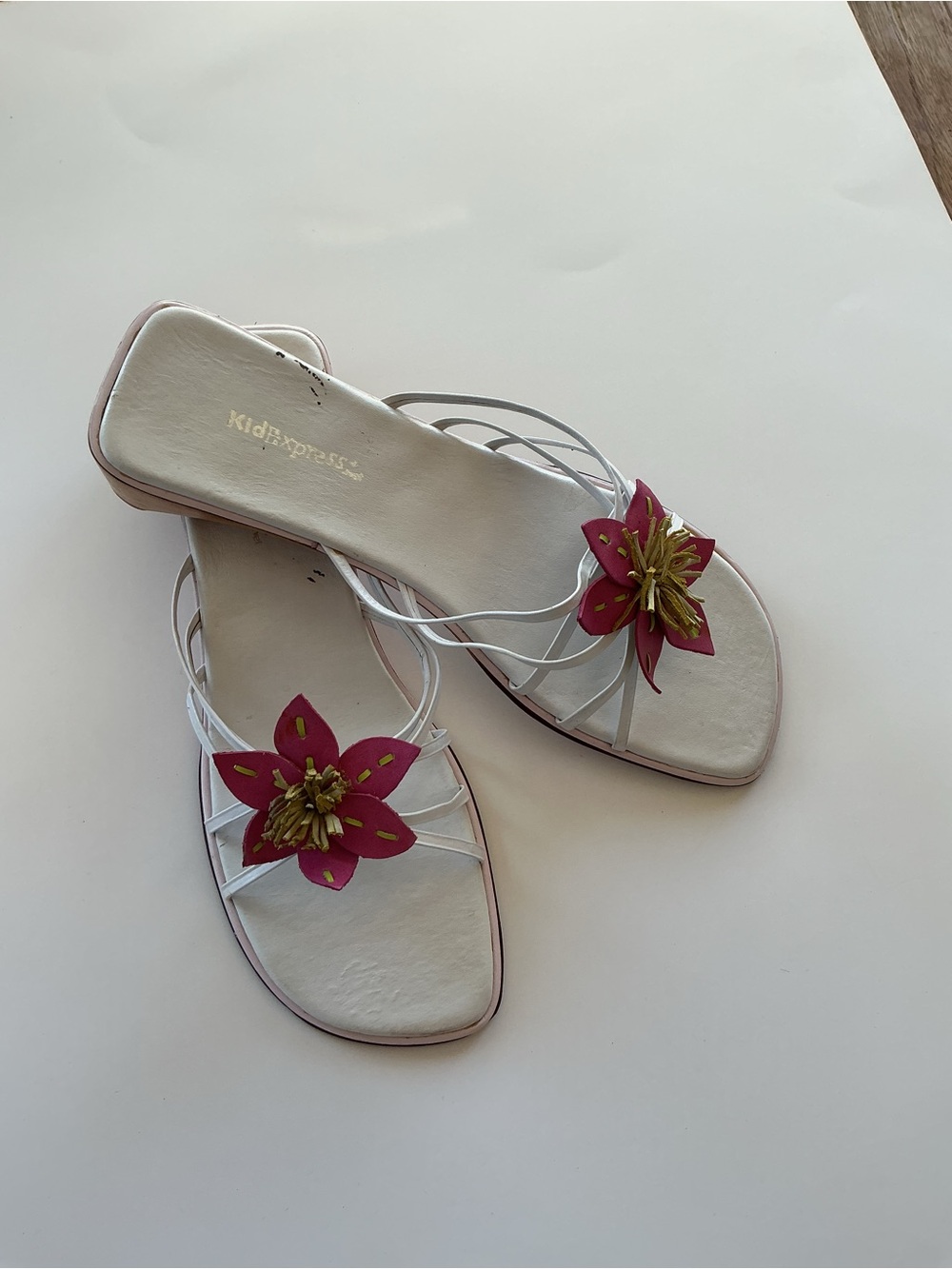 Kid Express White Leather Sandals with Pink Flower Accent